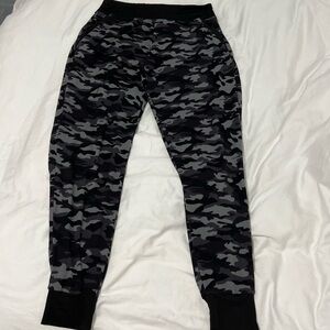 Tart intimates Black Grey Camo Jeggings Joggers Athletic Size Small
